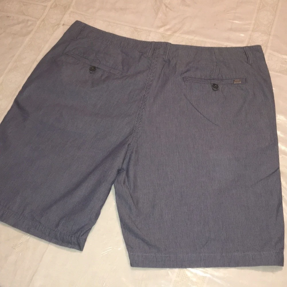 Calvin Klein Men Shorts Classic Pinstriped casual weekend men’s size 38